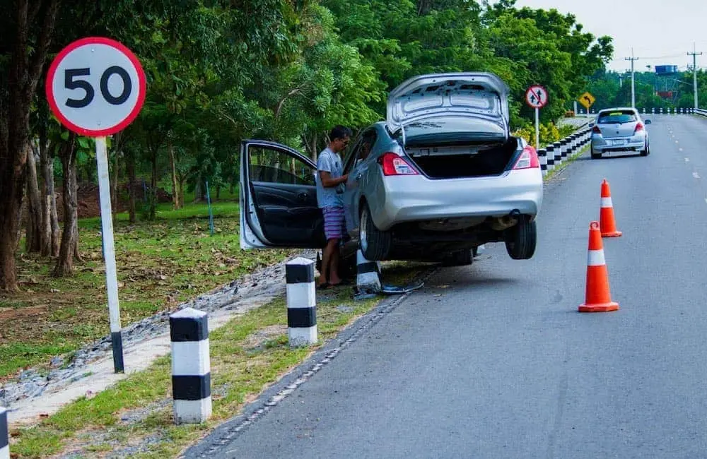 ขับรถชนแบริเออร์ ประกันจ่ายไหม